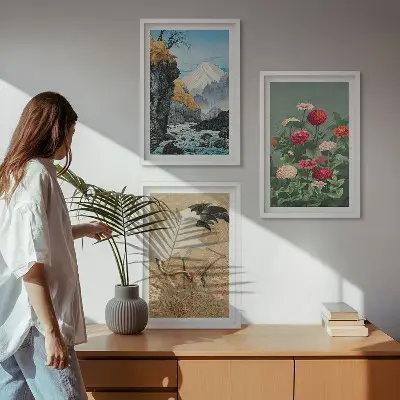 Composizione di quadri con paesaggio di montagne, fiume, fiori e gru