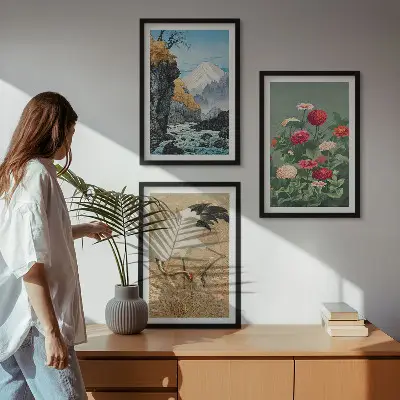 Composizione di quadri con paesaggio di montagne, fiume, fiori e gru
