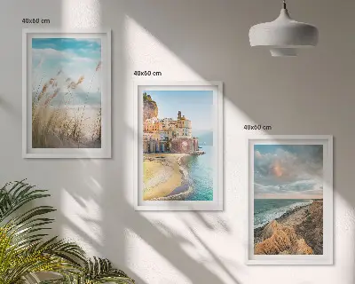 Composizione di quadri con paesaggi di spiagge scogliere e città