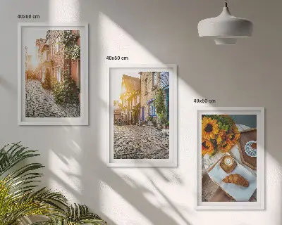 Set di quadri incorniciati con motivi di strade, caffè e girasoli