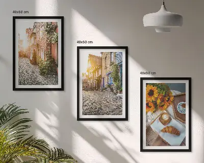 Set di quadri incorniciati con motivi di strade, caffè e girasoli
