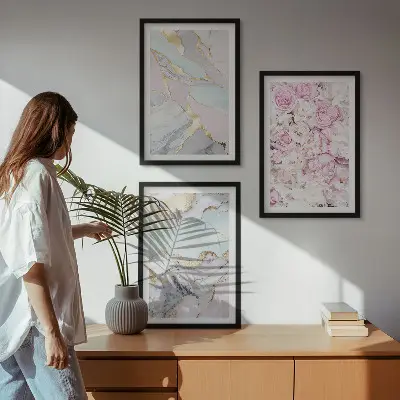 Set di 3 quadri con fiori rosa e marmo pastello