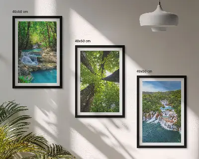 Set di quadri incorniciati con stampa di cascate in una foresta verde acqua