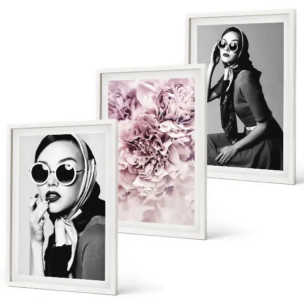 Set di quadri incorniciati con eleganti ritratti di donne e fiori