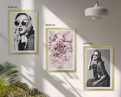 Set di quadri incorniciati con eleganti ritratti di donne e fiori