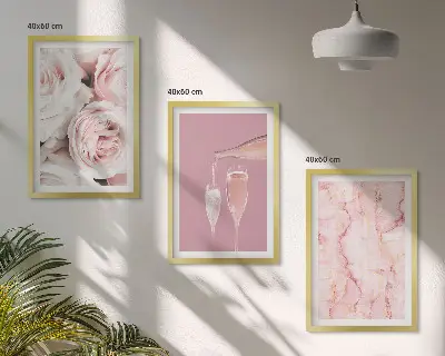 Set di 3 quadri con rose color champagne su sfondo marmo