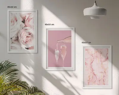 Set di 3 quadri con rose color champagne su sfondo marmo