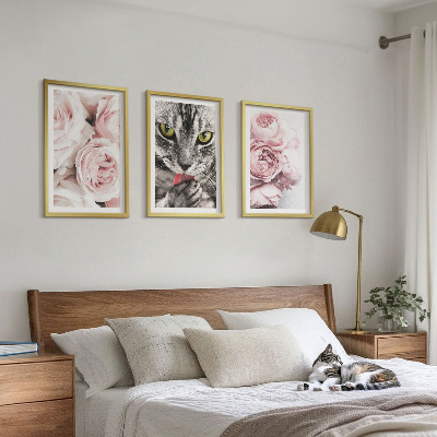 Composizione di quadri Gatto tra i fiori rosa