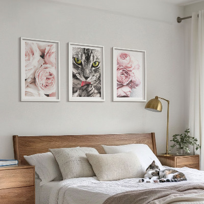 Composizione di quadri Gatto tra i fiori rosa
