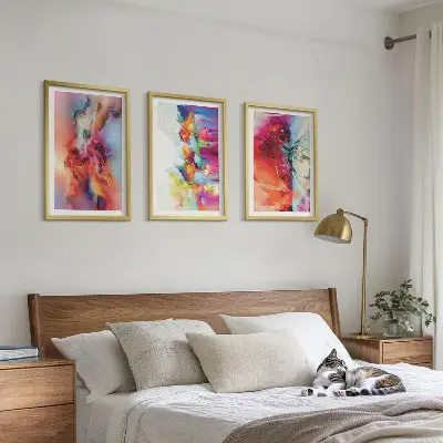 Set di quadri incorniciati con astrazioni colorate della forma