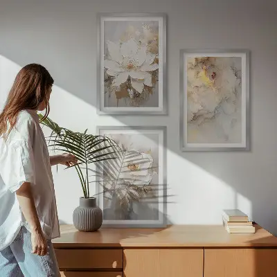 Set di 3 quadri con fiori luminosi su sfondo astratto