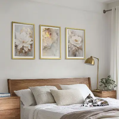 Set di 3 quadri con fiori luminosi su sfondo astratto