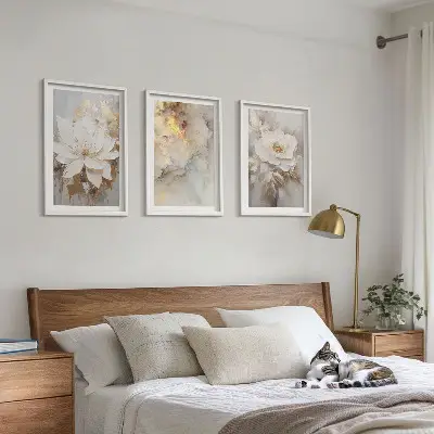 Set di 3 quadri con fiori luminosi su sfondo astratto