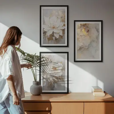 Set di 3 quadri con fiori luminosi su sfondo astratto