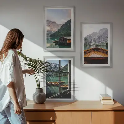 Set di 3 quadri raffiguranti un cottage sul lago di montagna