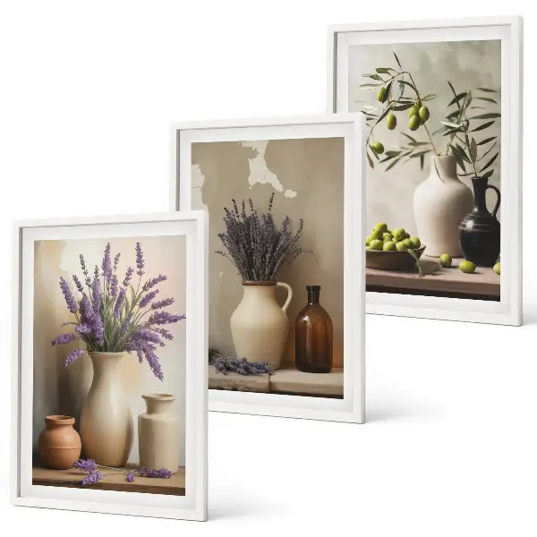 Composizione di quadri con fiori in vasi, olive e decorazioni