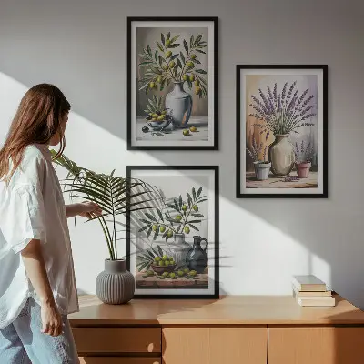 Composizione di quadri con fiori d'ulivo in vasi sullo sfondo