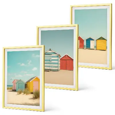 Set di quadri incorniciati con stampa di case colorate su spiaggia soleggiata