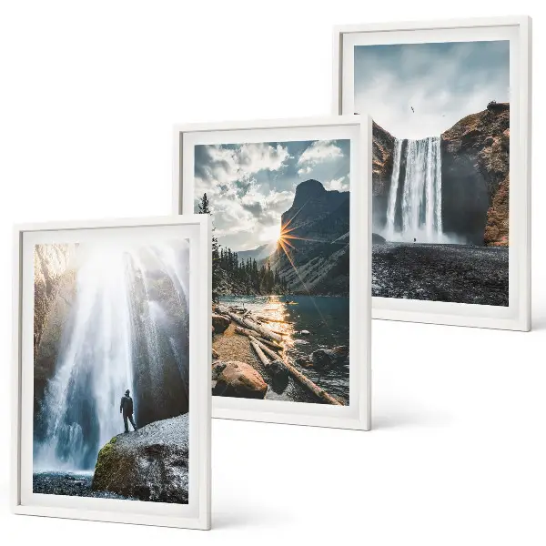 Set di quadri incorniciati con paesaggi di cascate e montagne