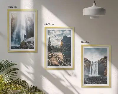 Set di quadri incorniciati con paesaggi di cascate e montagne