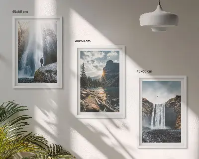 Set di quadri incorniciati con paesaggi di cascate e montagne