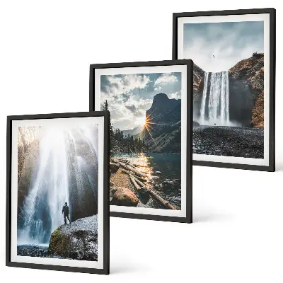 Set di quadri incorniciati con paesaggi di cascate e montagne