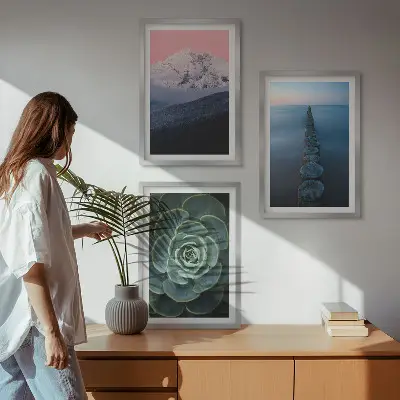 Set di 3 quadri con paesaggio di montagne sotto un cielo rosa e succulenta d'acqua