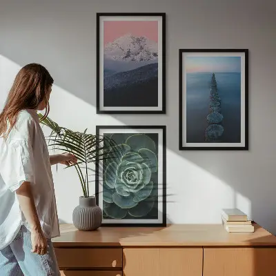 Set di 3 quadri con paesaggio di montagne sotto un cielo rosa e succulenta d'acqua