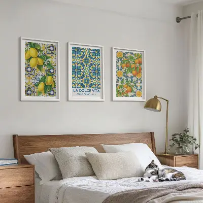 Composizione di quadri con limoni, arance e fiori a tema Italia