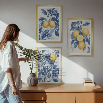 Set di quadri incorniciati con rami di limone e foglie blu