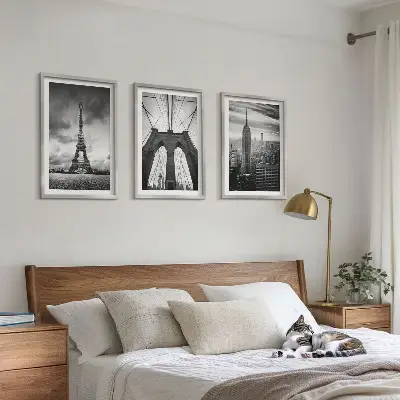 Set di 3 quadri con torri di ponti monocromatiche
