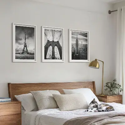 Set di 3 quadri con torri di ponti monocromatiche