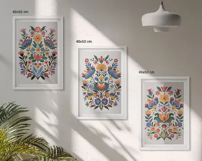 Composizione di quadri con motivi floreali dai colori intensi