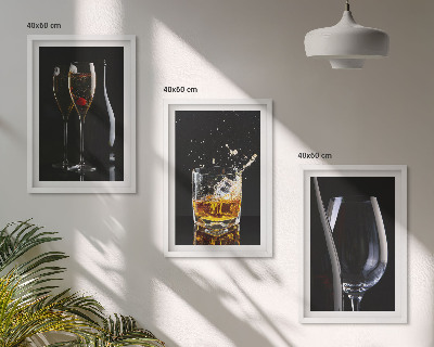 Composizione di quadri Bicchieri di vino e whisky su sfondo nero