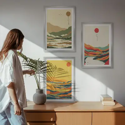 Composizione di quadri con disegni colorati di montagne in stile Japandi