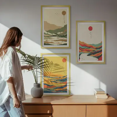 Composizione di quadri con disegni colorati di montagne in stile Japandi
