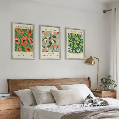 Composizione di quadri con poster vintage di frutta
