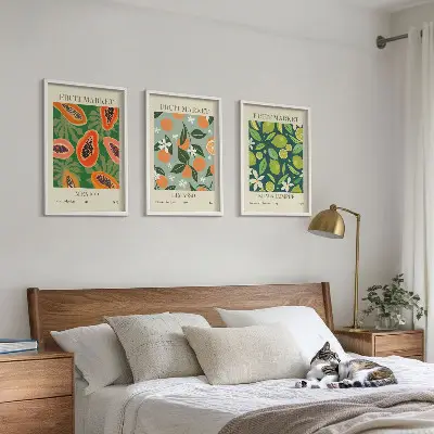Composizione di quadri con poster vintage di frutta