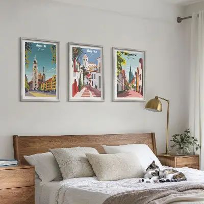 Set di 3 quadri con disegni a colori di città europee
