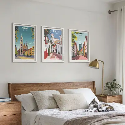 Set di 3 quadri con disegni a colori di città europee