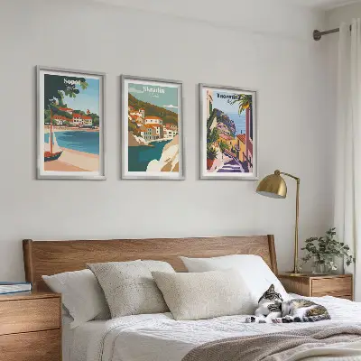 Set di quadri incorniciati con illustrazioni di città costiere