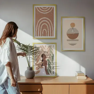 Composizione di quadri con eleganti motivi e geometrie vegetali