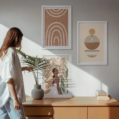 Composizione di quadri con eleganti motivi e geometrie vegetali
