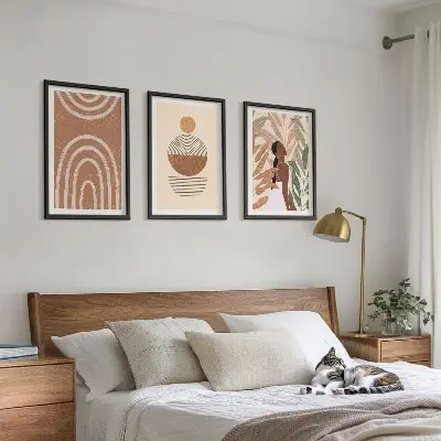 Composizione di quadri con eleganti motivi e geometrie vegetali