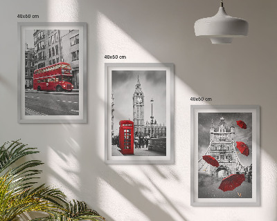 Composizione di quadri Londra con accenti rossi