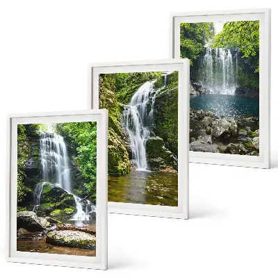 Set di quadri incorniciati con cascate e vegetazione lussureggiante