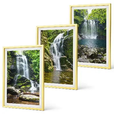 Set di quadri incorniciati con cascate e vegetazione lussureggiante