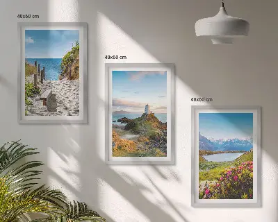 Set di quadri incorniciati con stampa di spiaggia, faro, montagne e fiori