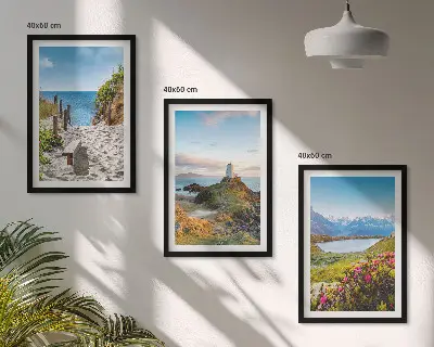 Set di quadri incorniciati con stampa di spiaggia, faro, montagne e fiori