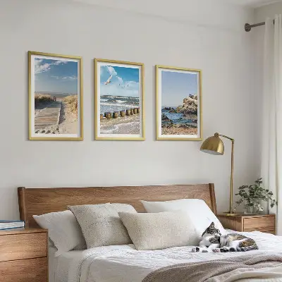 Set di 3 quadri con stampa di spiaggia e sentiero in legno tra le scogliere